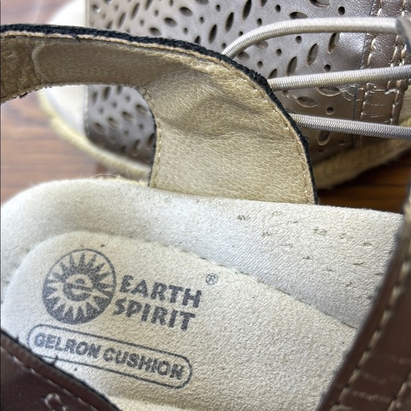 Earth Spirit Gold Wedge Sandals with Natural Jute Heel - Picture 6 of 7